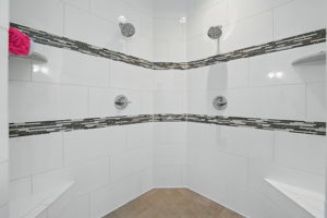 Separate walk-in shower w/dual shower head