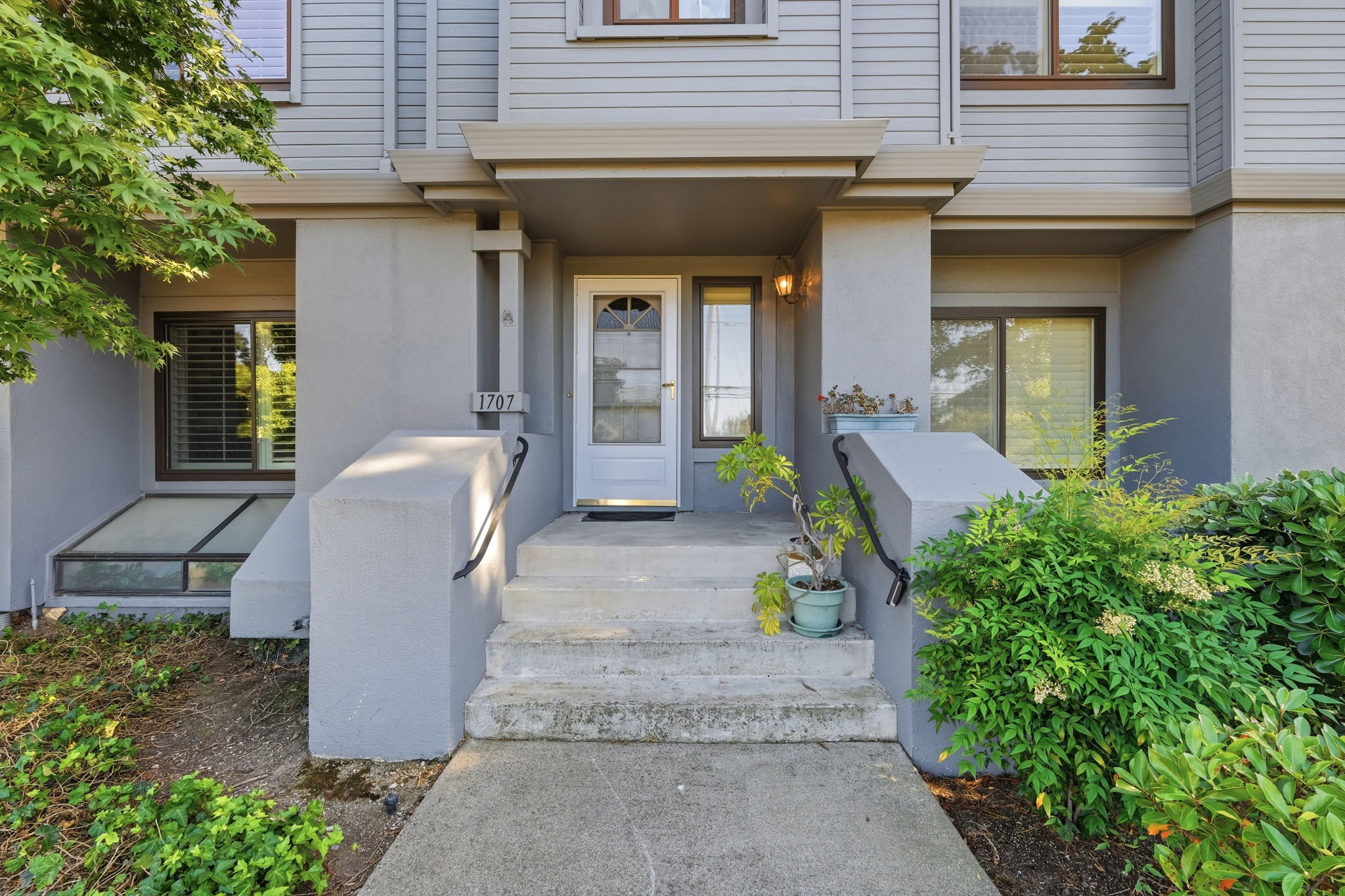 001_F8_1707 Geary Rd