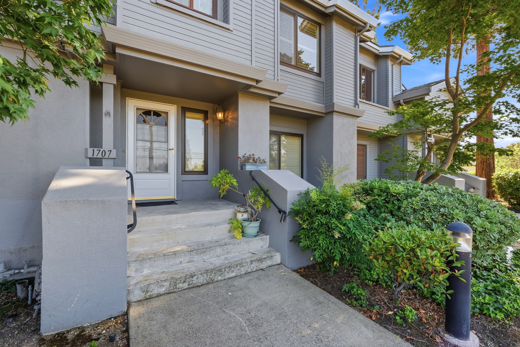 002_F8_1707 Geary Rd
