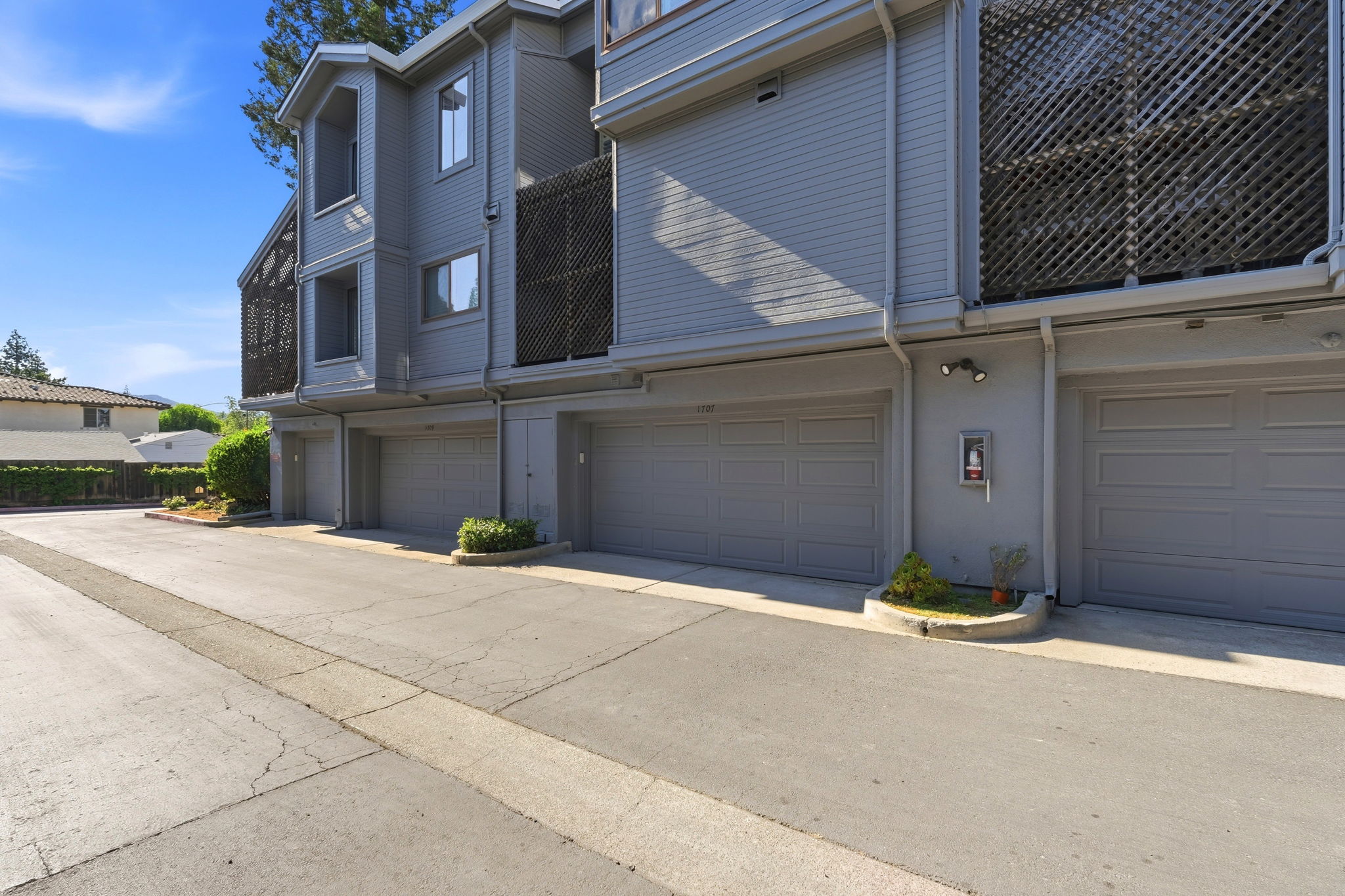 036_F8_1707 Geary Rd