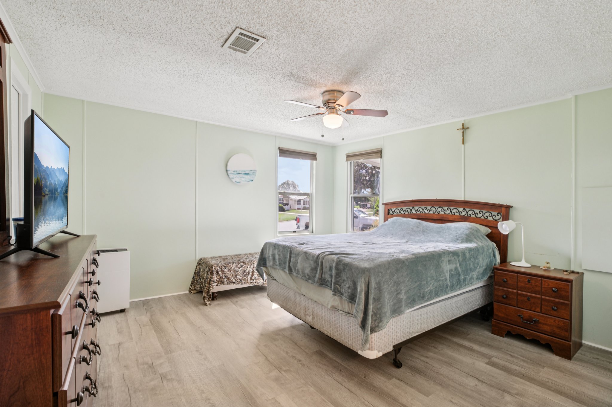 Lilly Ln-S2409-025.jpg