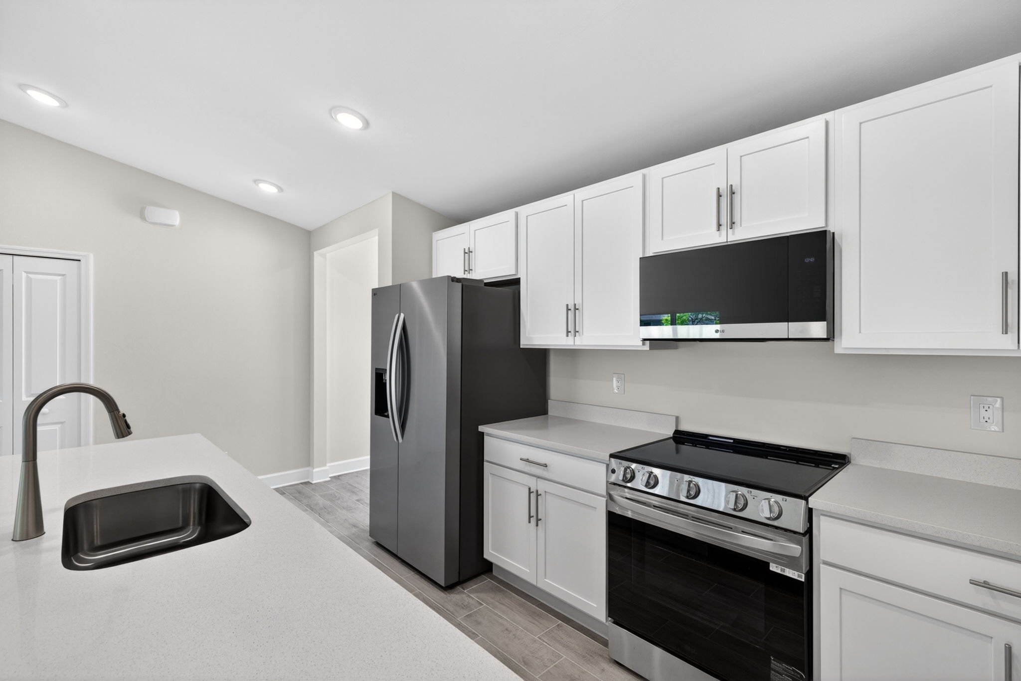 Kitchen 2 of 4