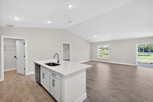 Kitchen 3 of 4