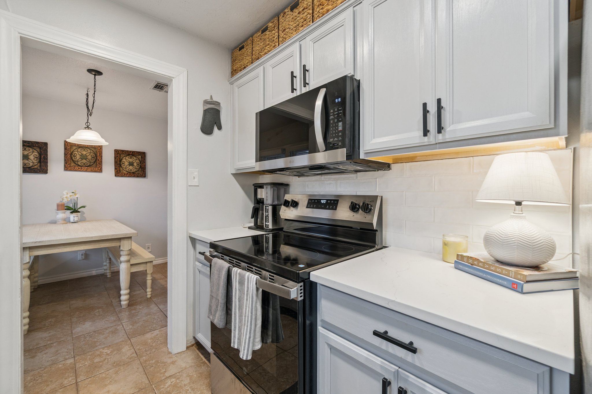 1707 Oxford Way_025.jpg