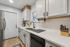 1707 Oxford Way_022.jpg