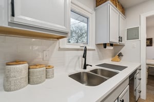 1707 Oxford Way_024.jpg