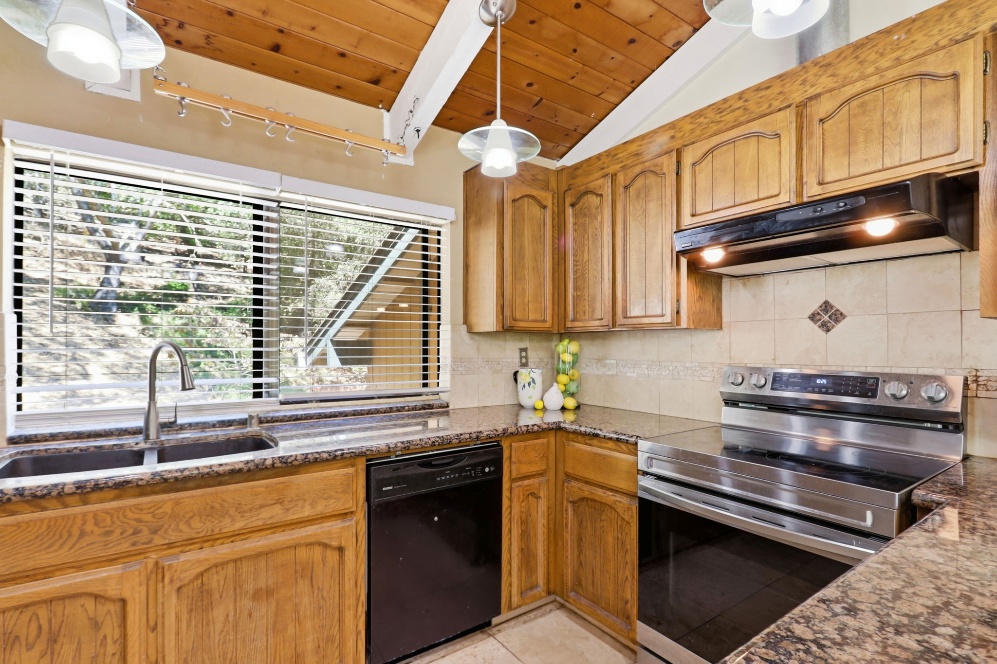 016_F8_17076 Shady Ln
