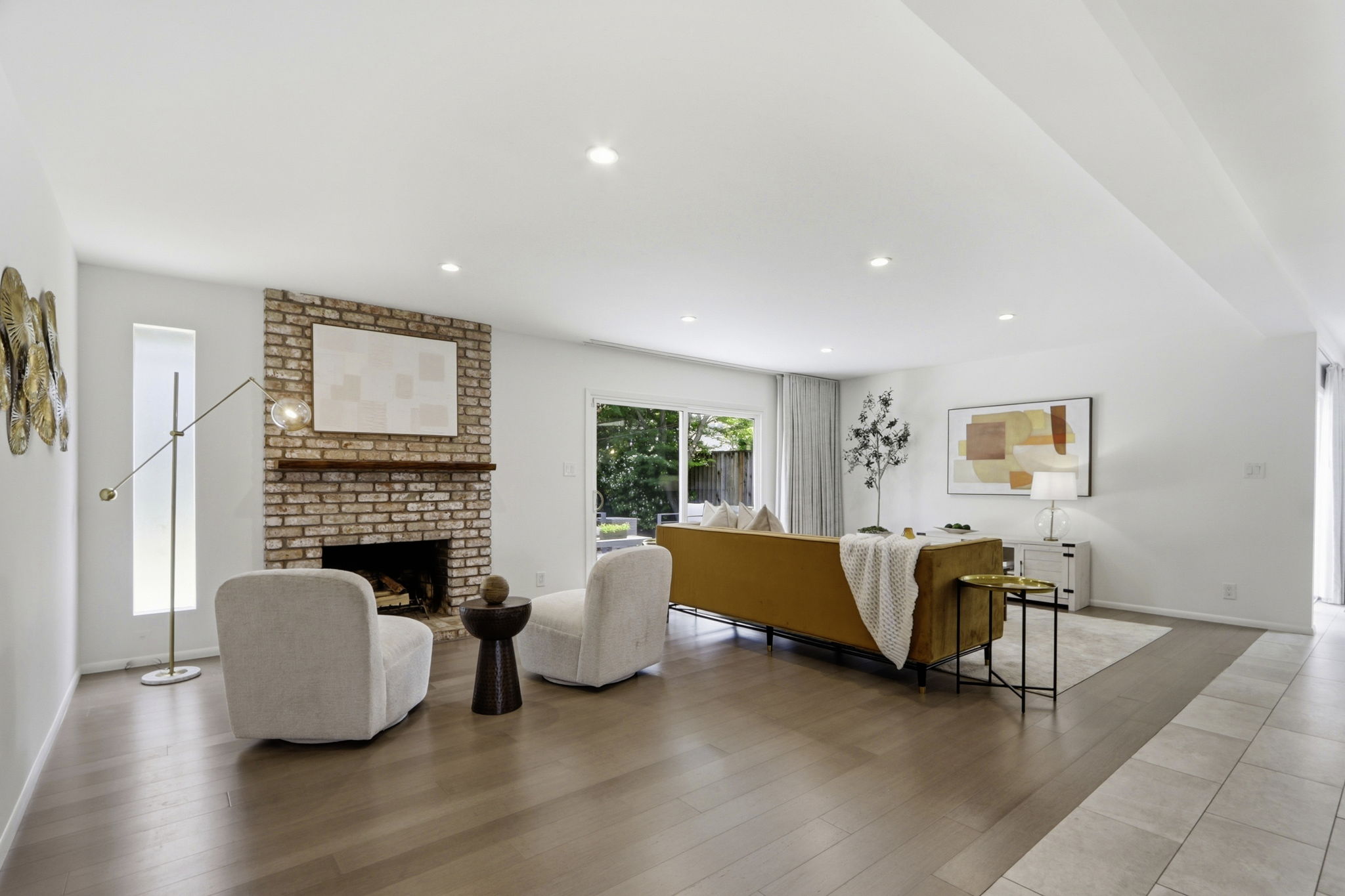 008_F8_1708 Grizilo Dr