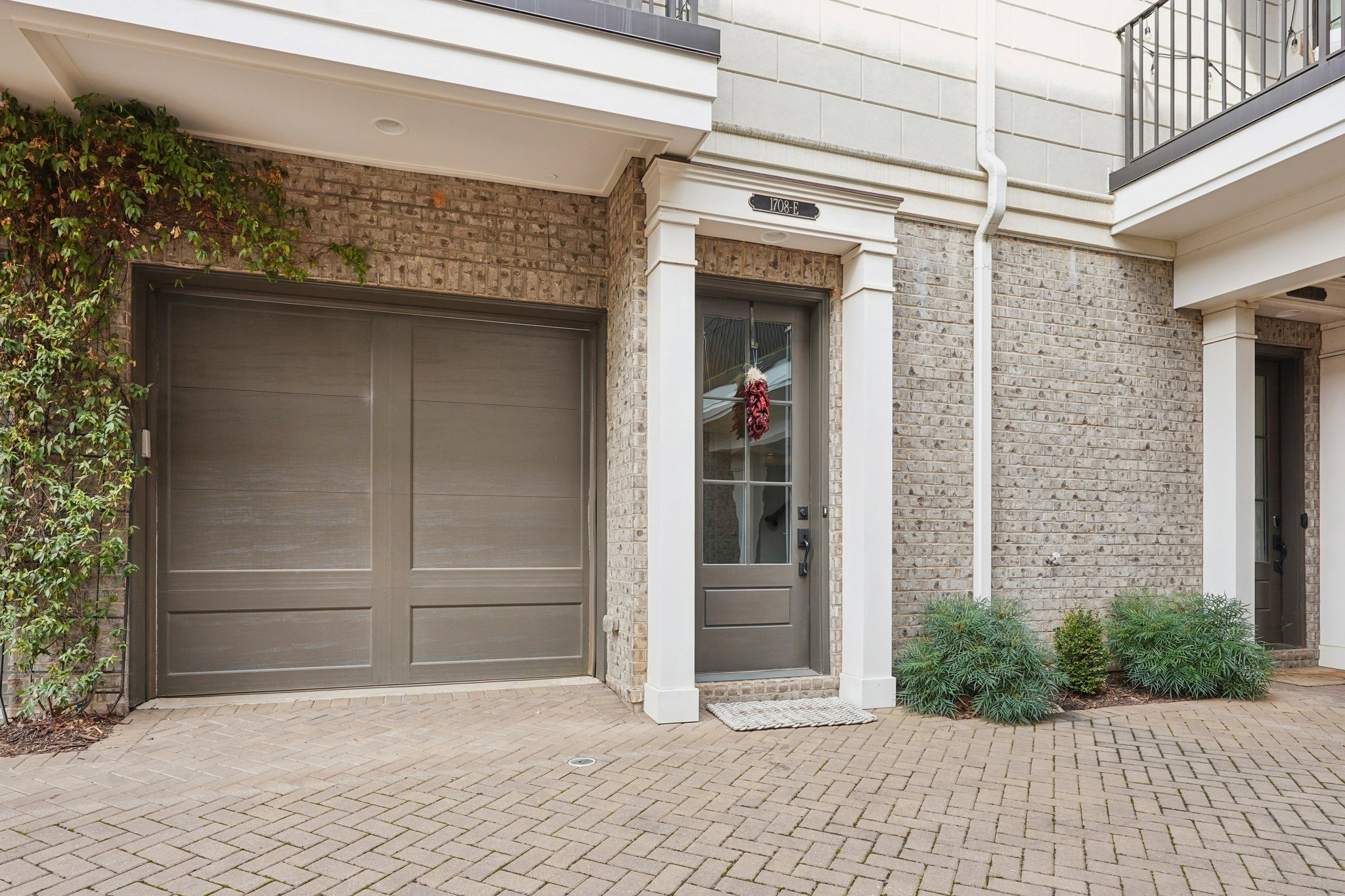 Lombardy Cir-S2201-005.jpg