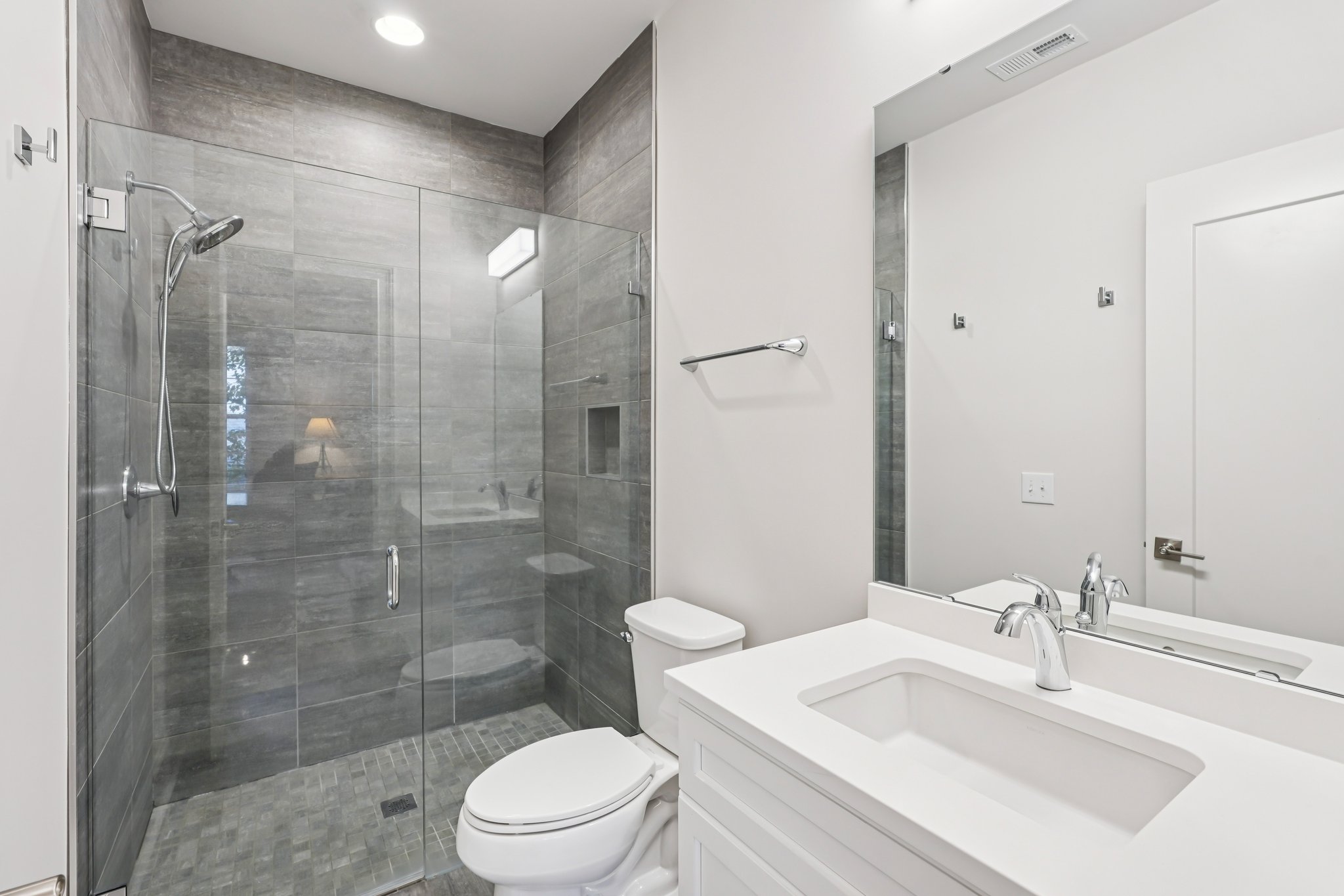 Lombardy Cir-S2201-038.jpg