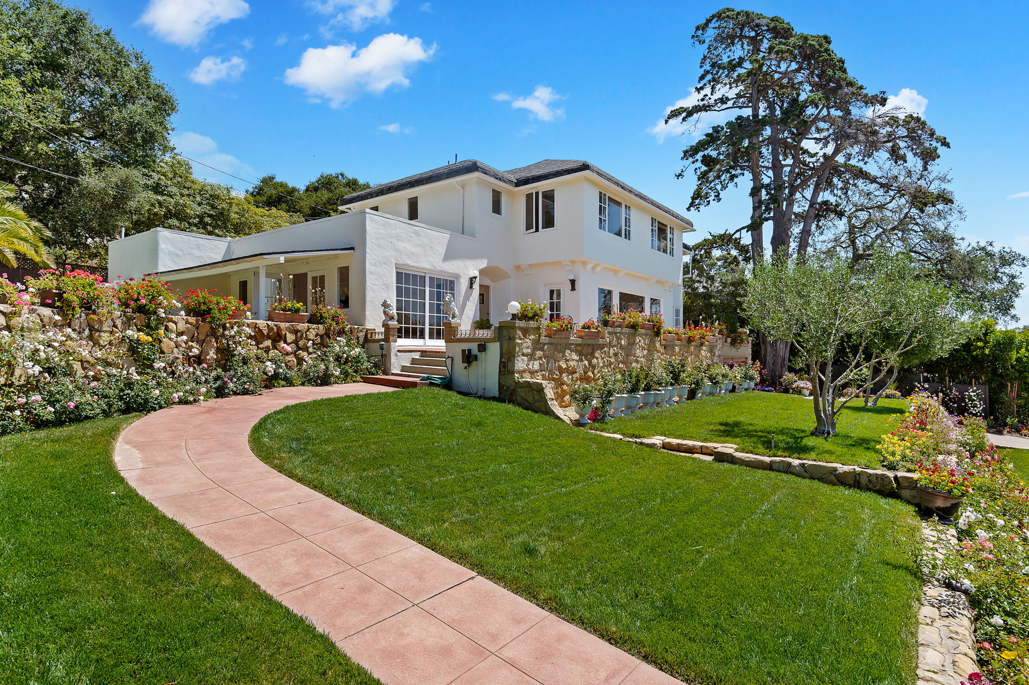 005 - Front Yard View