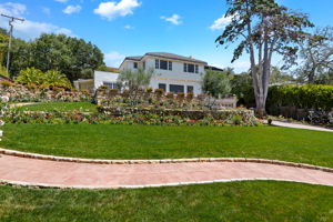 004 - Front Yard View