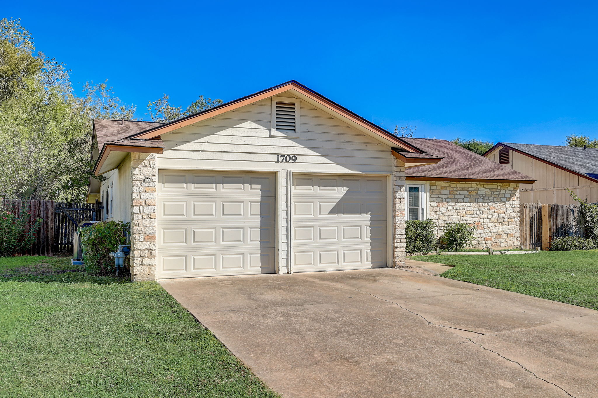 1709 Goodson Ln, Round Rock, TX 78664 ShowingTime+ Listing Media Services
