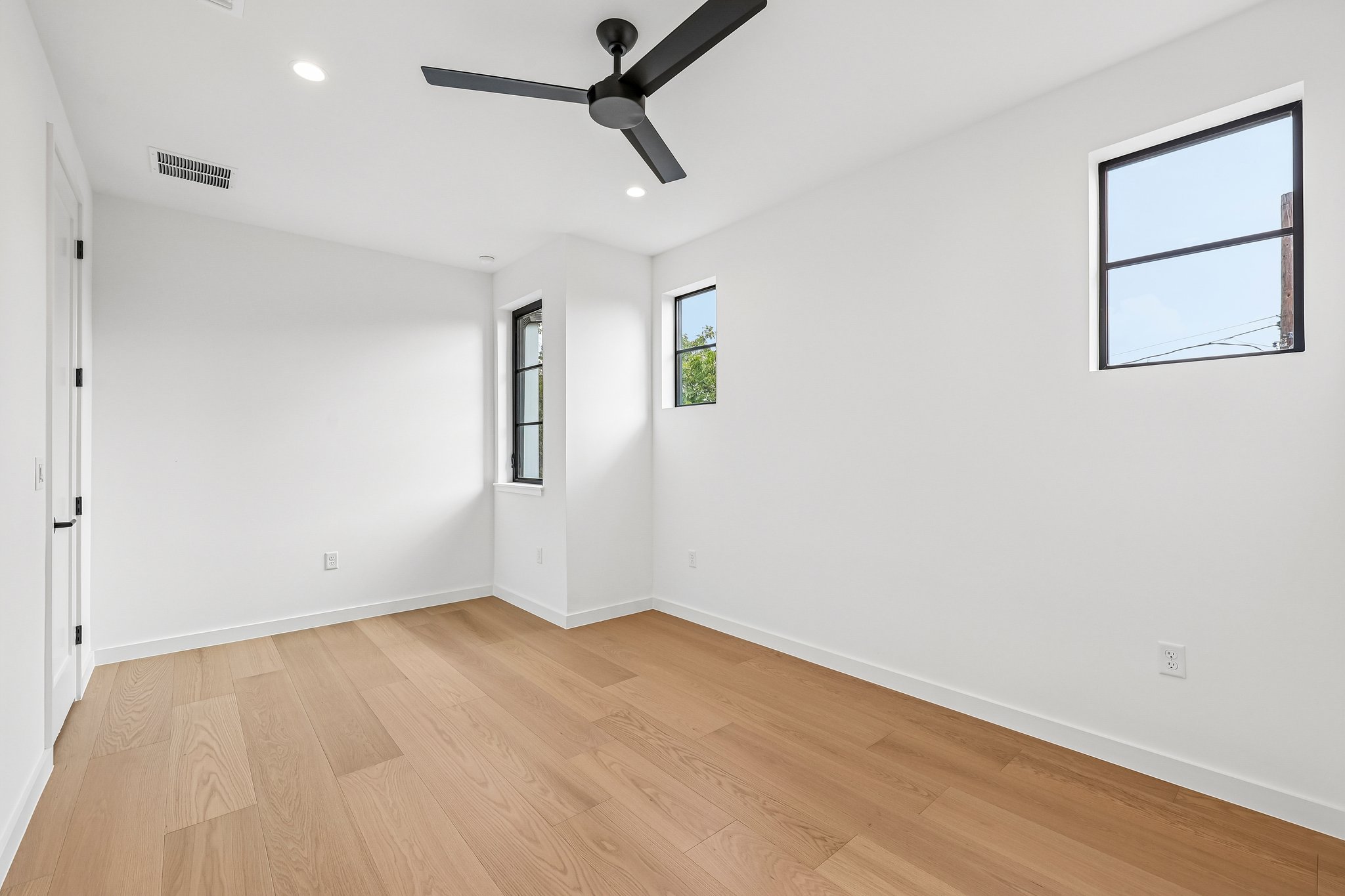 Valeria St-S2609-049.jpg