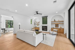 Valeria St-S2609-010.jpg