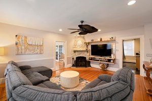 1709 Wampanoag Trail, Barrington, RI 02806, USA Photo 25