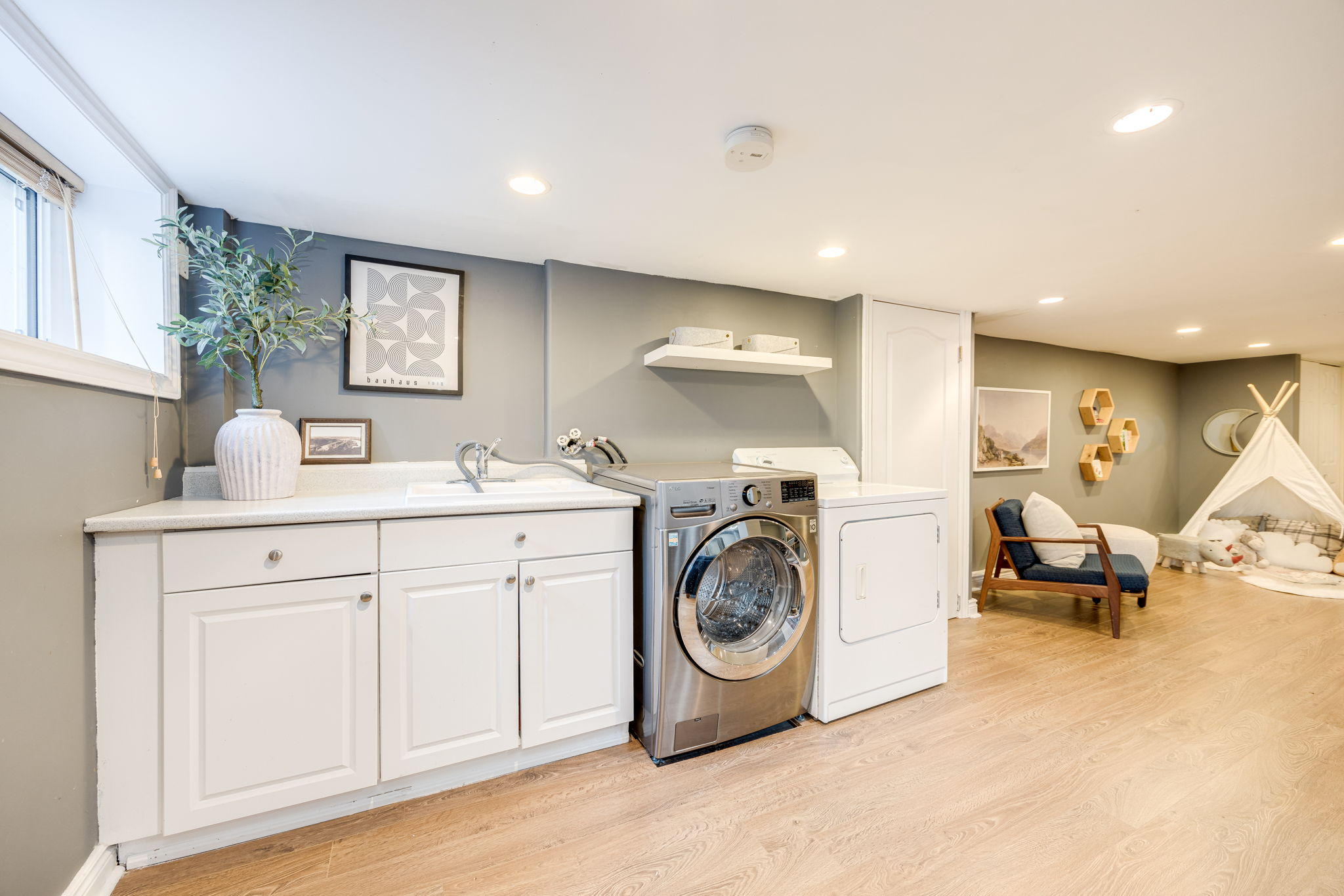 Toronto property showcase — delivered property photograph 34