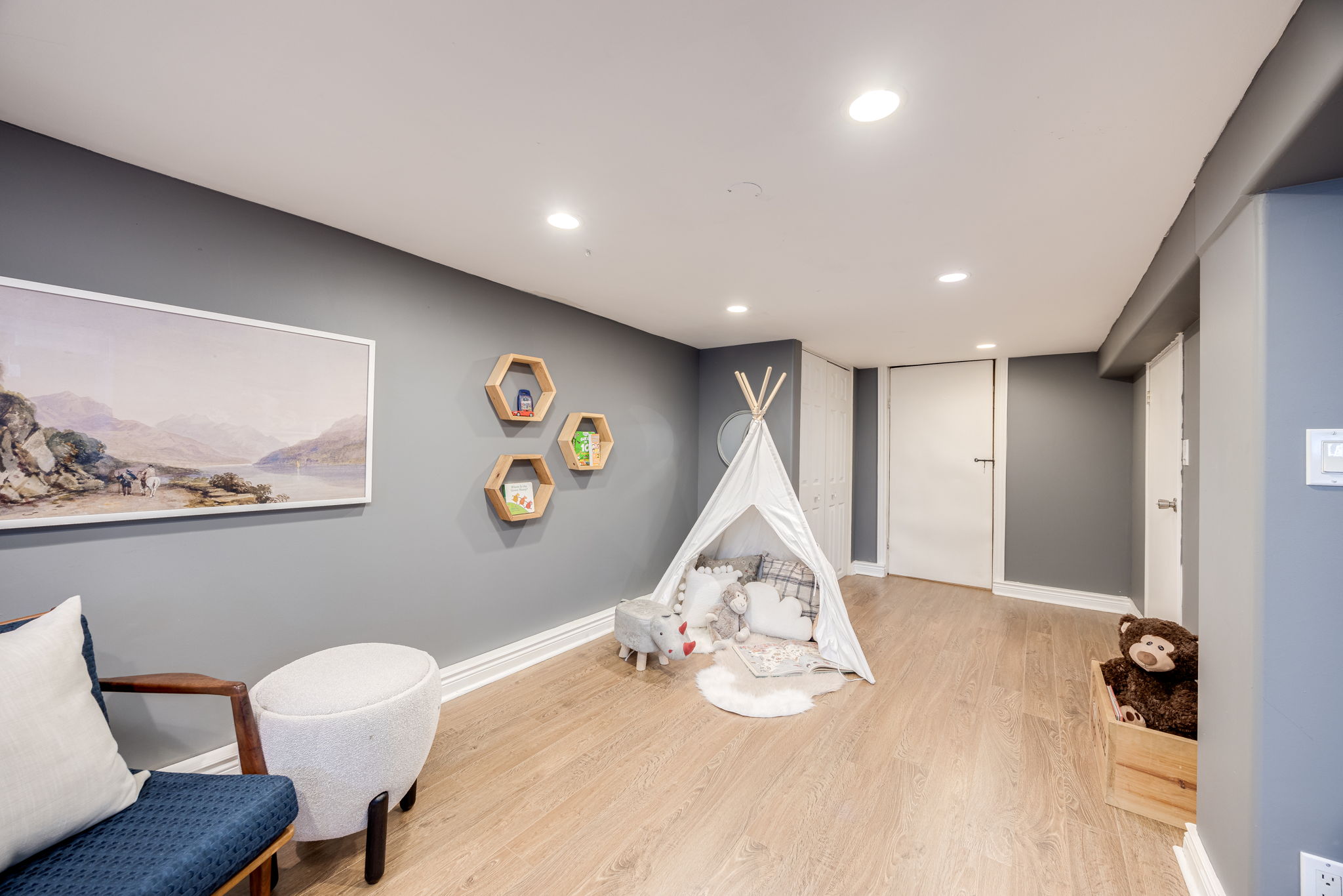 Toronto property showcase — delivered property photograph 38
