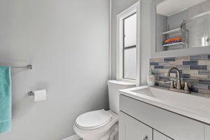 Guest Bathroom 1.jpg