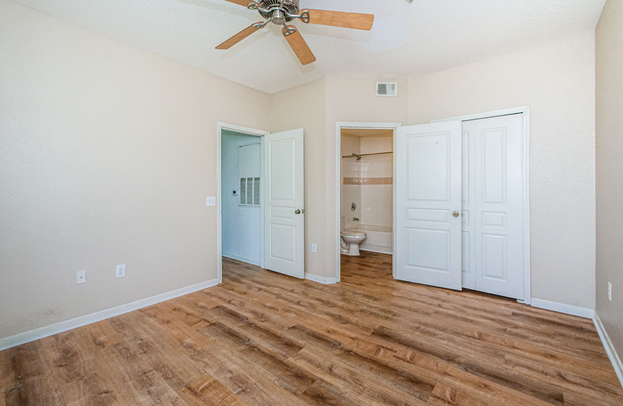 Primary Bedroom 1B-2