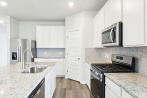 Austin - Lakeside Meadows - 17105 Loch Rd Pflugerville TX 78660 - 010