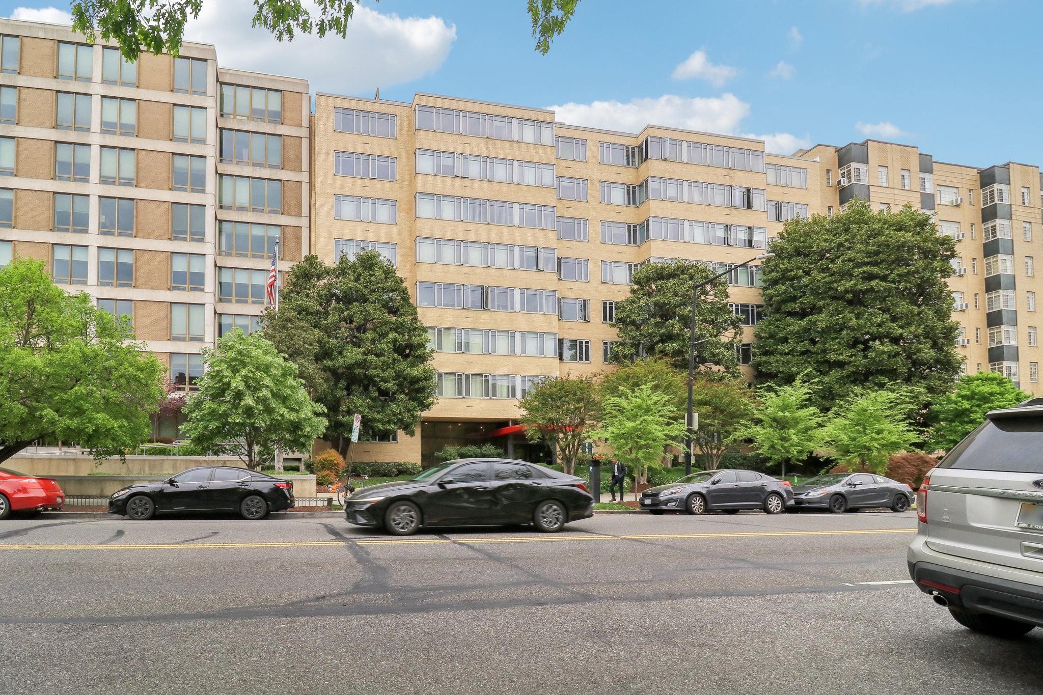 Massachusetts Ave NW 433-2204-002.jpg