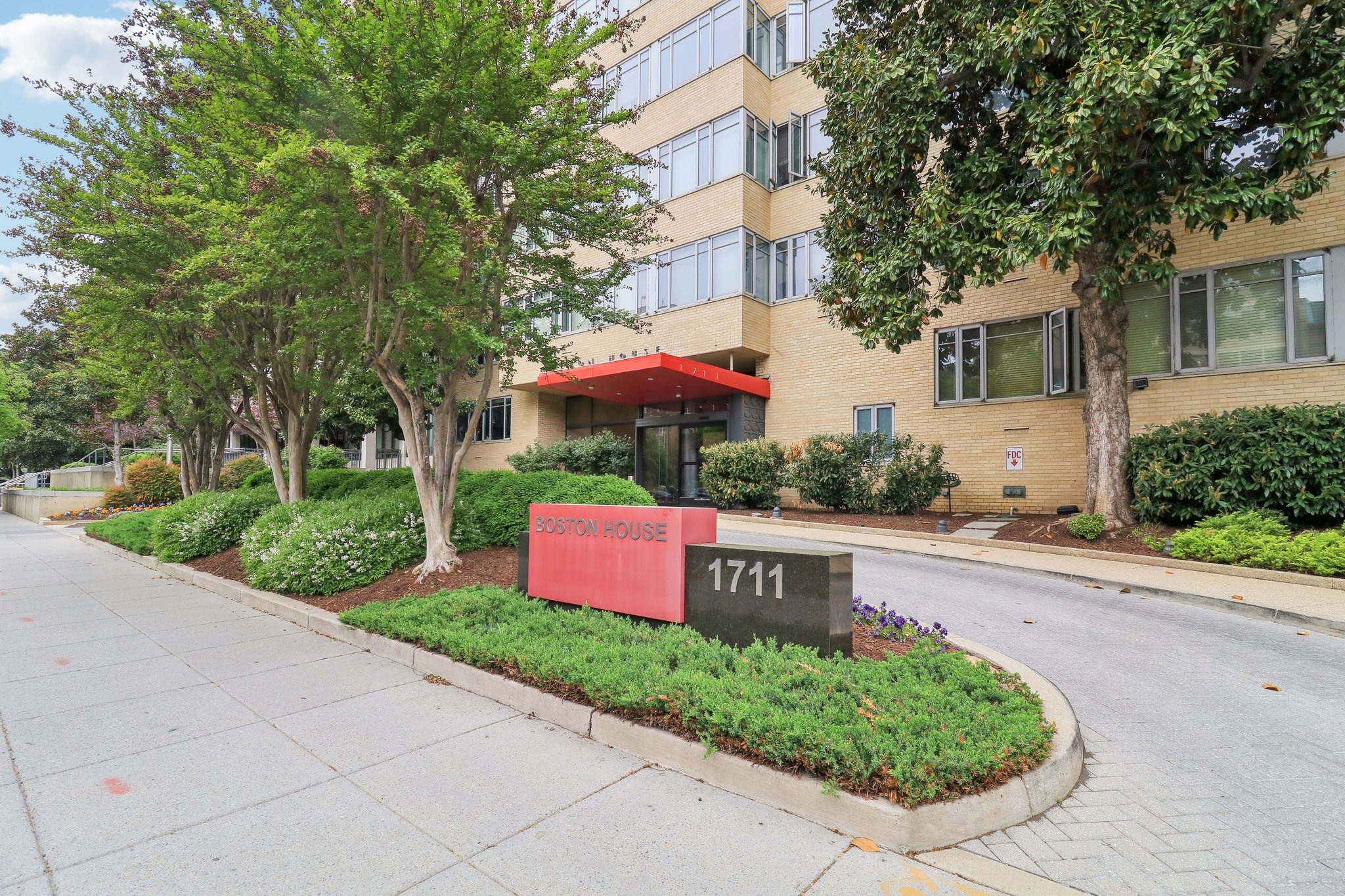 Massachusetts Ave NW 433-2204-003.jpg