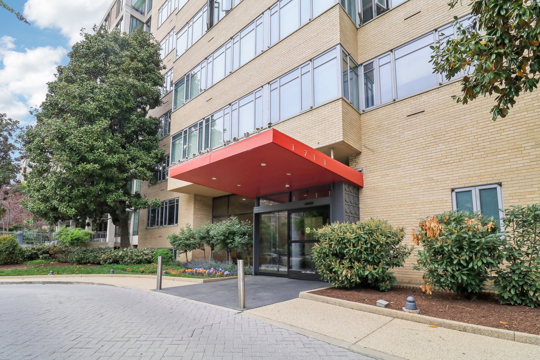 Massachusetts Ave NW 433-2204-005.jpg