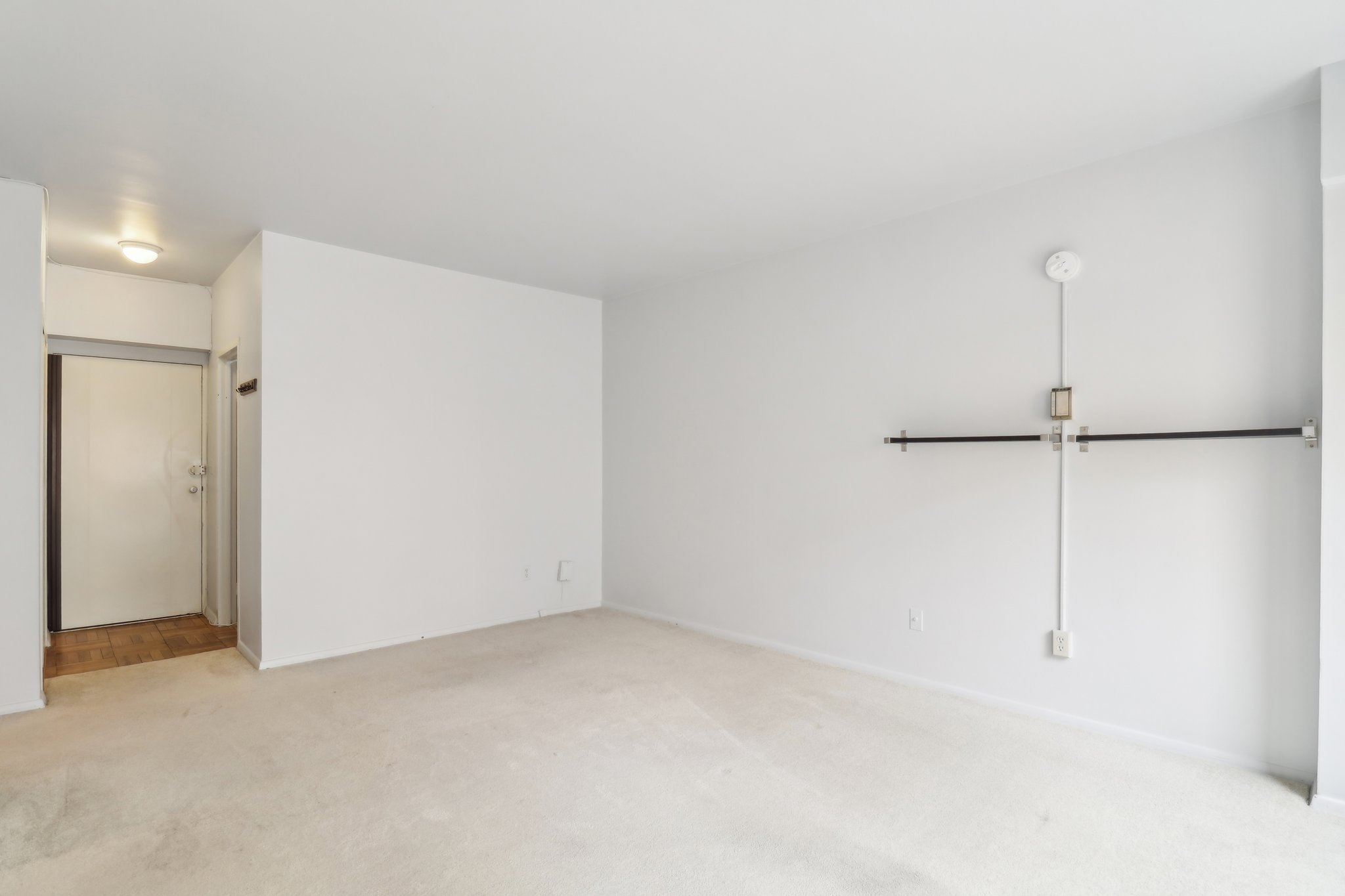Massachusetts Ave NW 433-2204-011.jpg