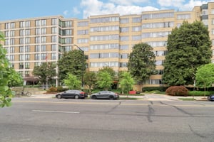 Massachusetts Ave NW 433-2204-001.jpg