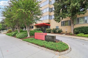 Massachusetts Ave NW 433-2204-003.jpg