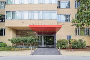 Massachusetts Ave NW 433-2204-004.jpg