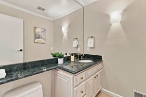047_F8_1711 Parkwood Dr