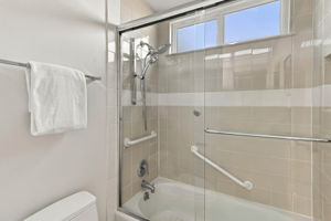 049_F8_1711 Parkwood Dr