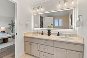052_F8_1711 Parkwood Dr