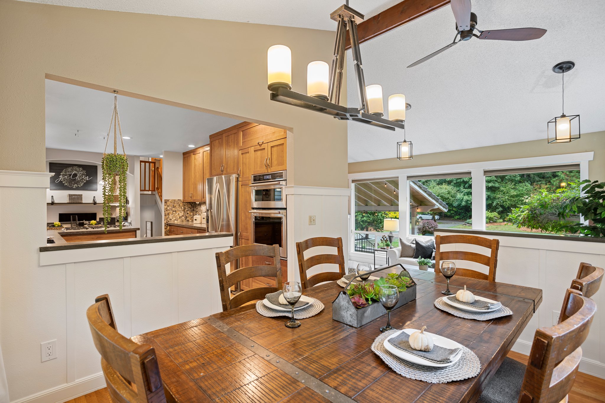 Dining room flows smoothly into the kitchen, great for entertaining!