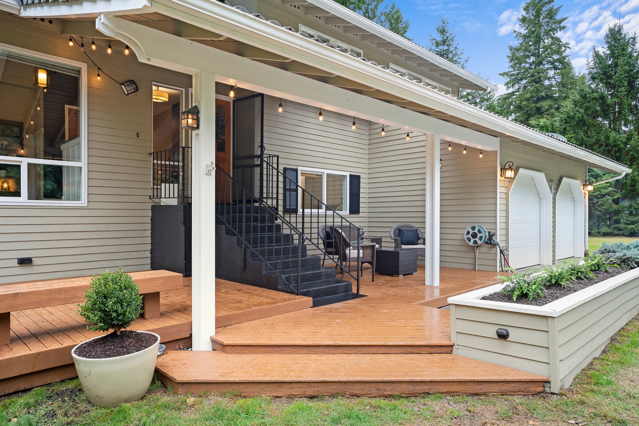 Great 552 square foot front deck!