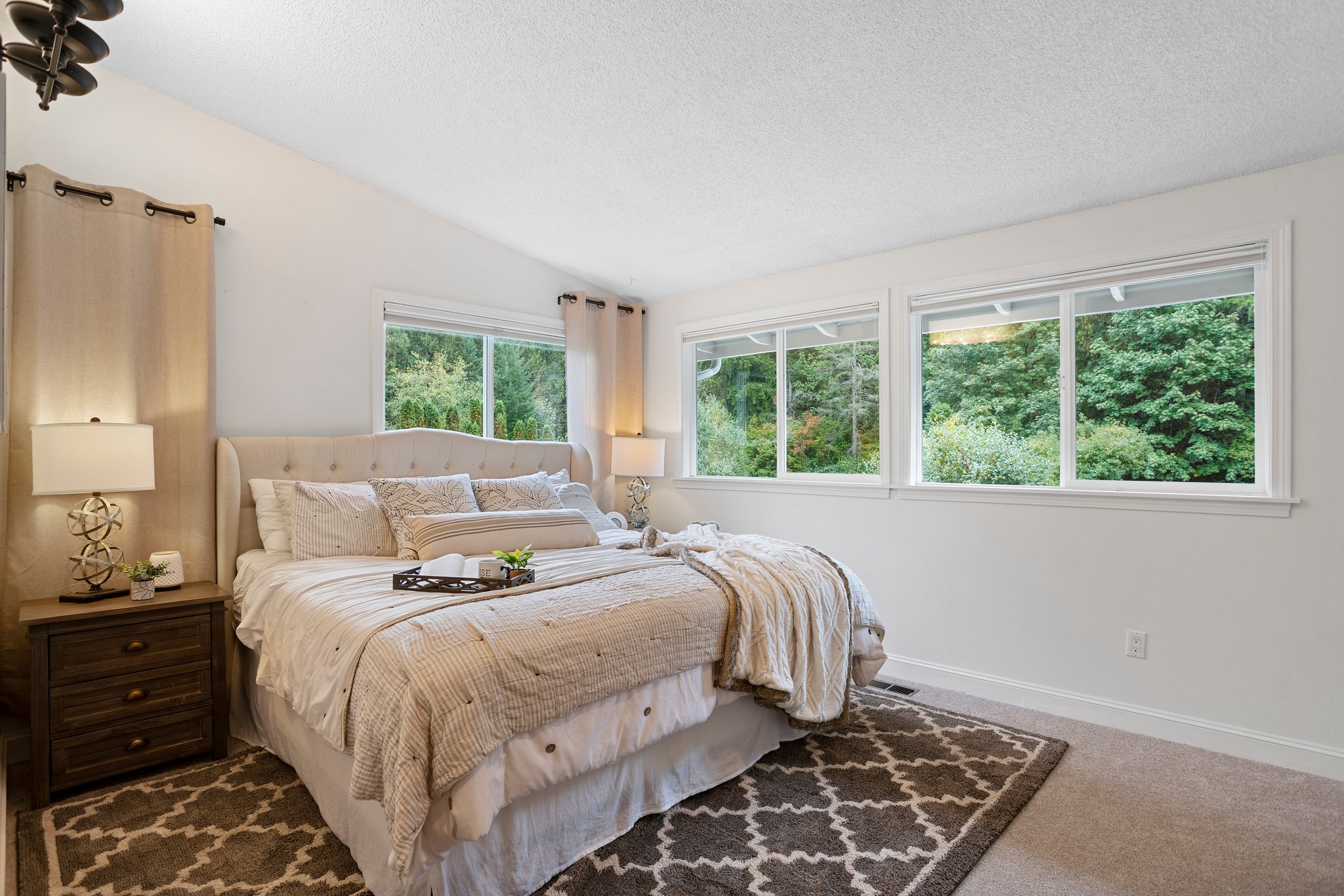 Master Bedroom fits a Kingsize bed comfortably. Large windows make this room light and bright!