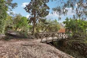 Escalona Dr-1609-902.jpg