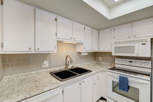 69th Ave W A305-008