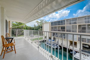 69th Ave W A305-021