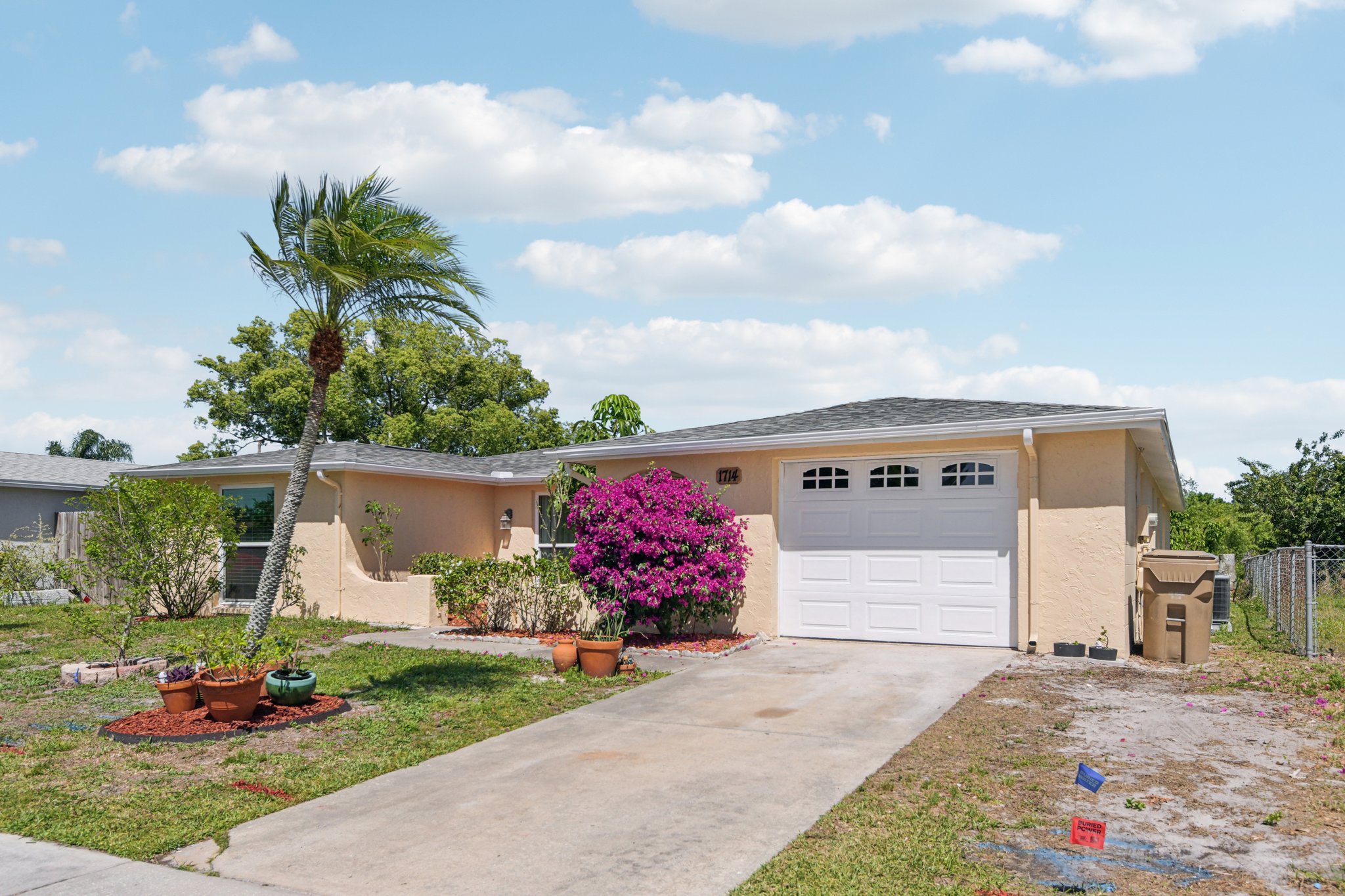 Springdale Dr-S1604-002.jpg