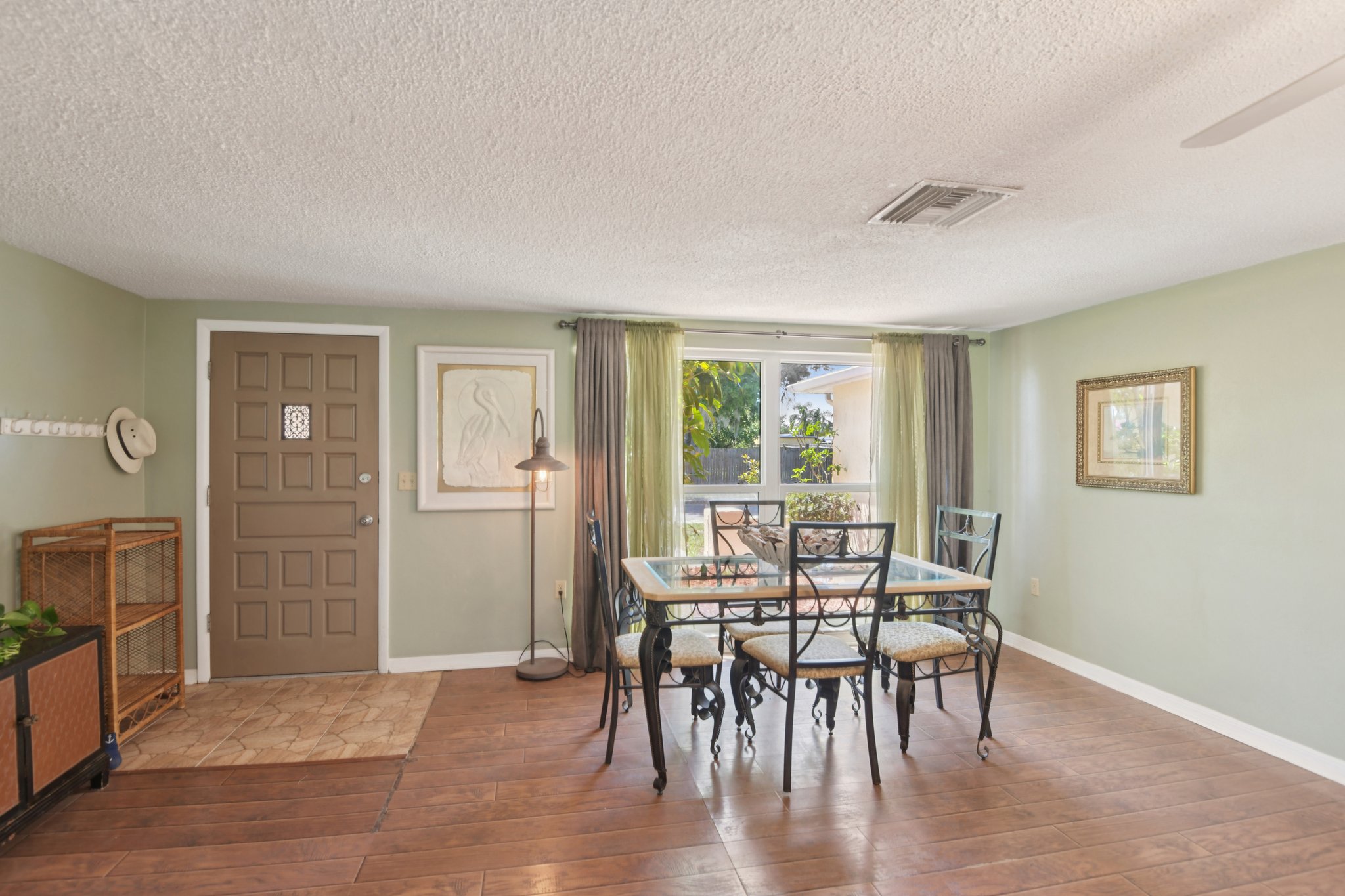 Springdale Dr-S1604-007.jpg