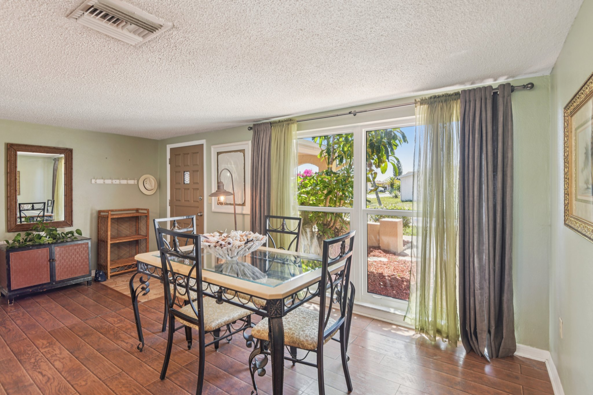 Springdale Dr-S1604-008.jpg