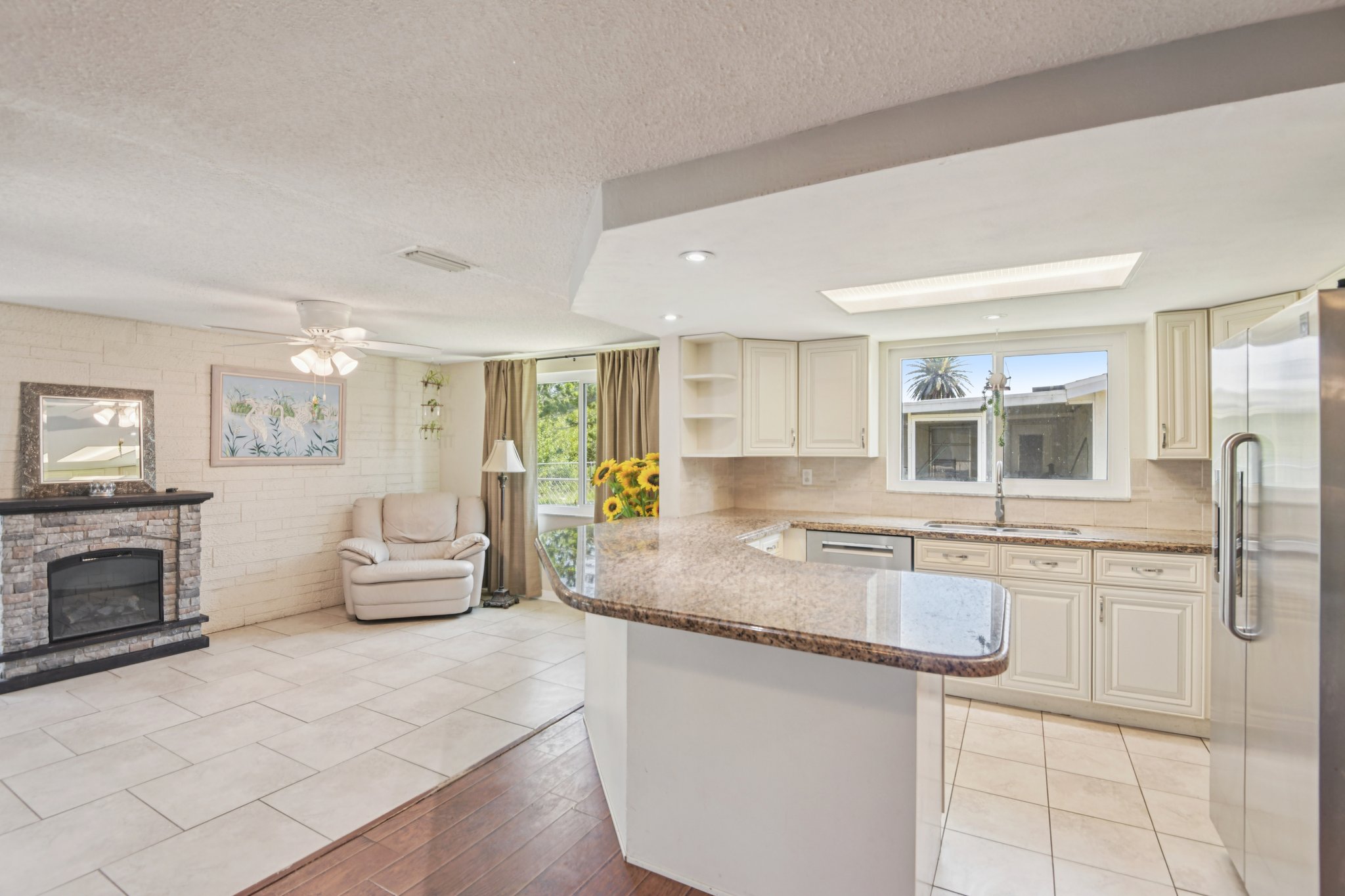 Springdale Dr-S1604-012.jpg