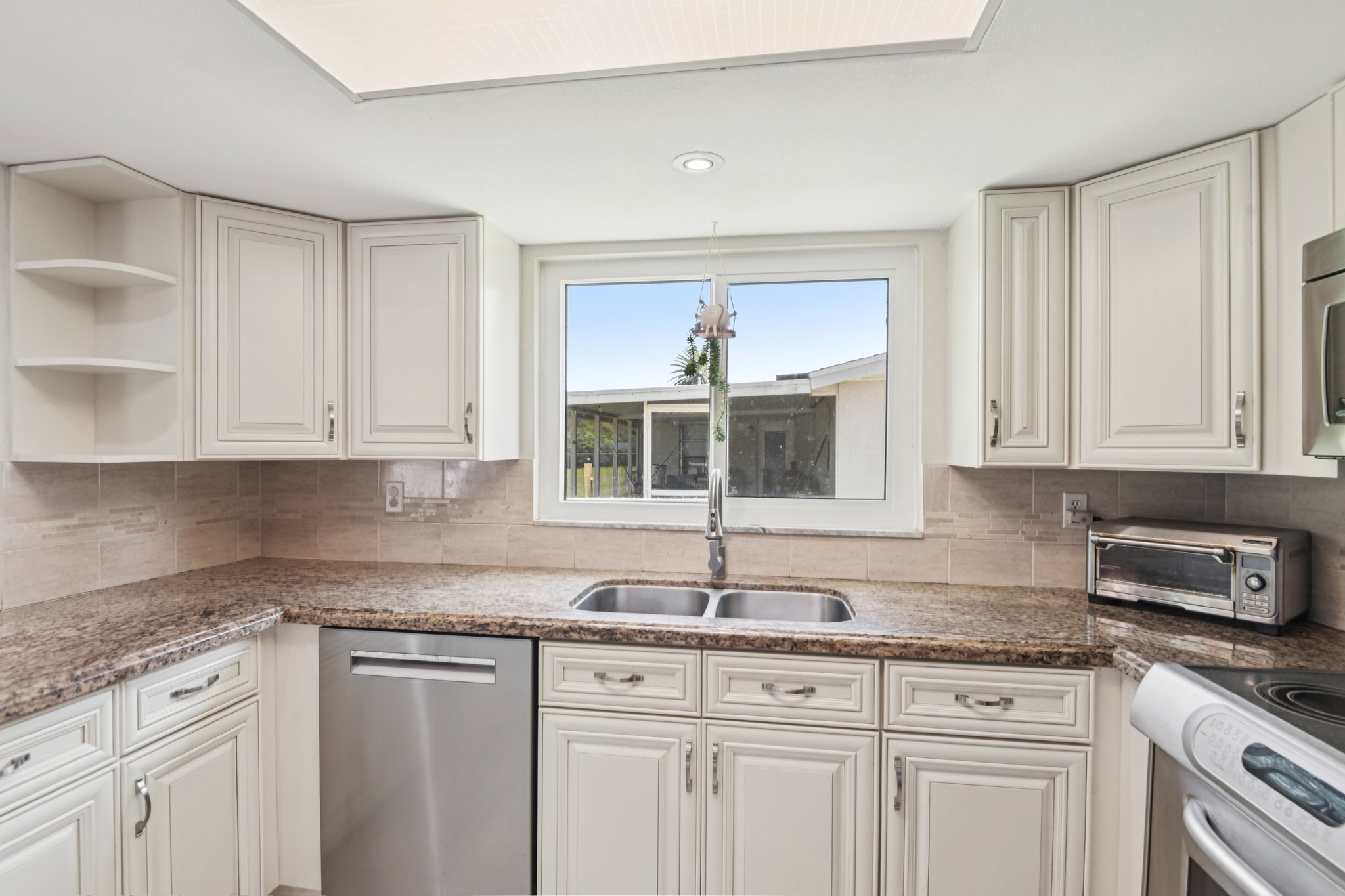 Springdale Dr-S1604-013.jpg