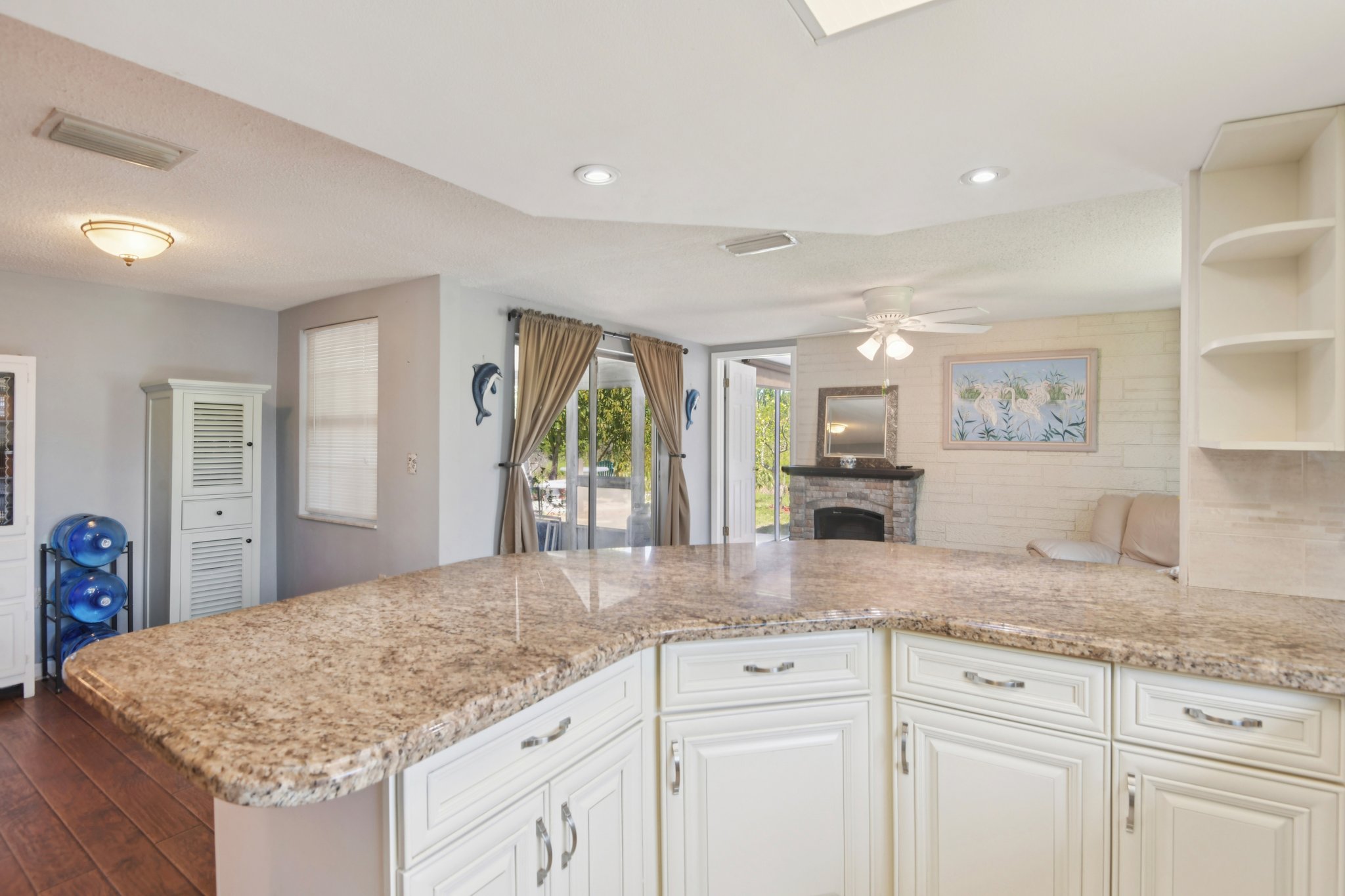 Springdale Dr-S1604-014.jpg