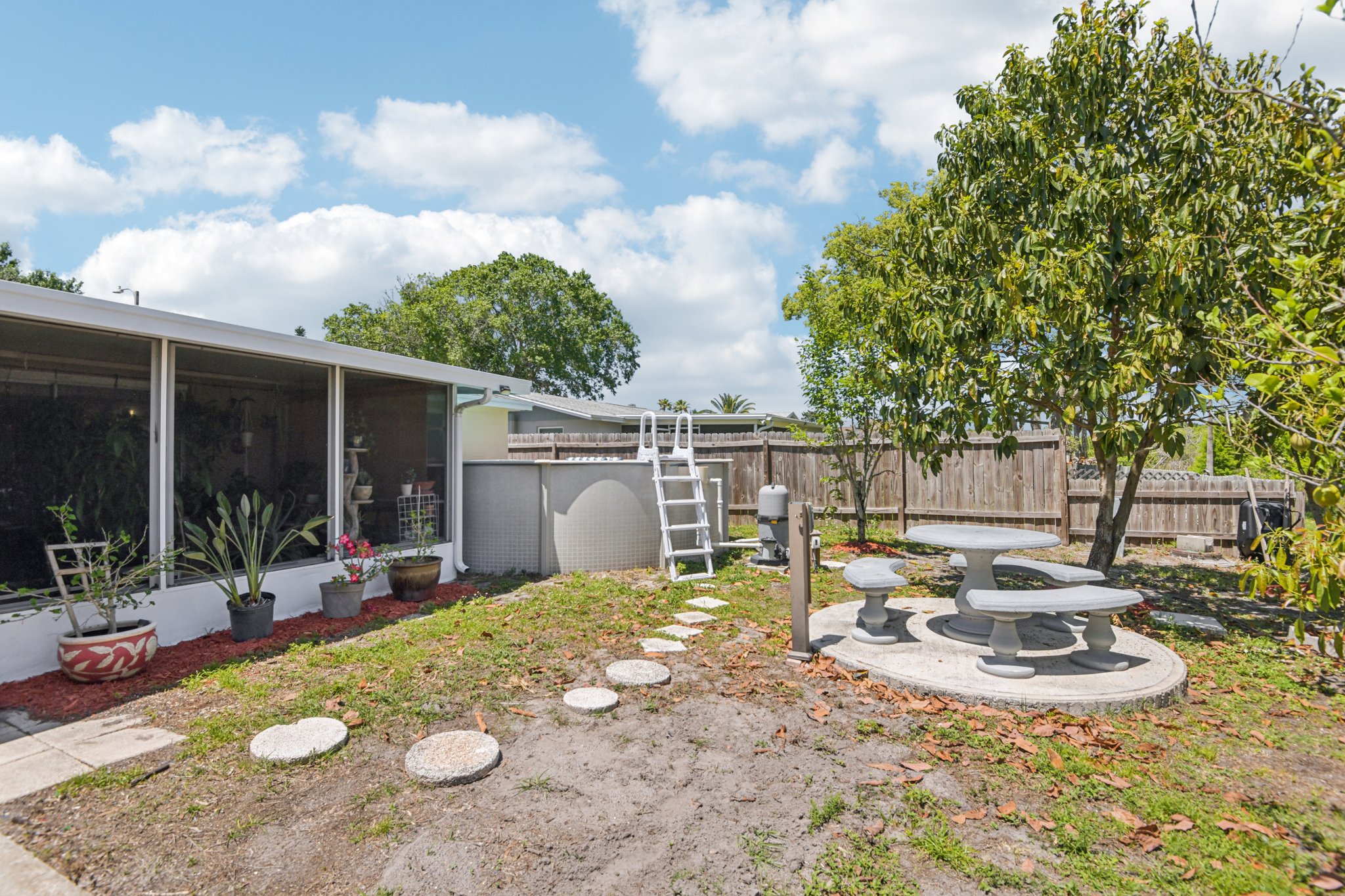 Springdale Dr-S1604-034.jpg