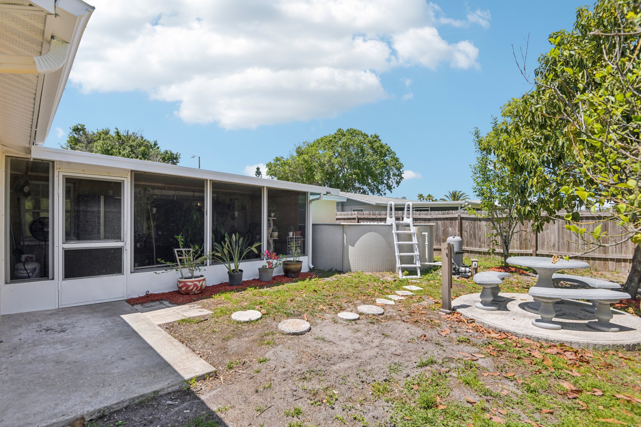 Springdale Dr-S1604-035.jpg