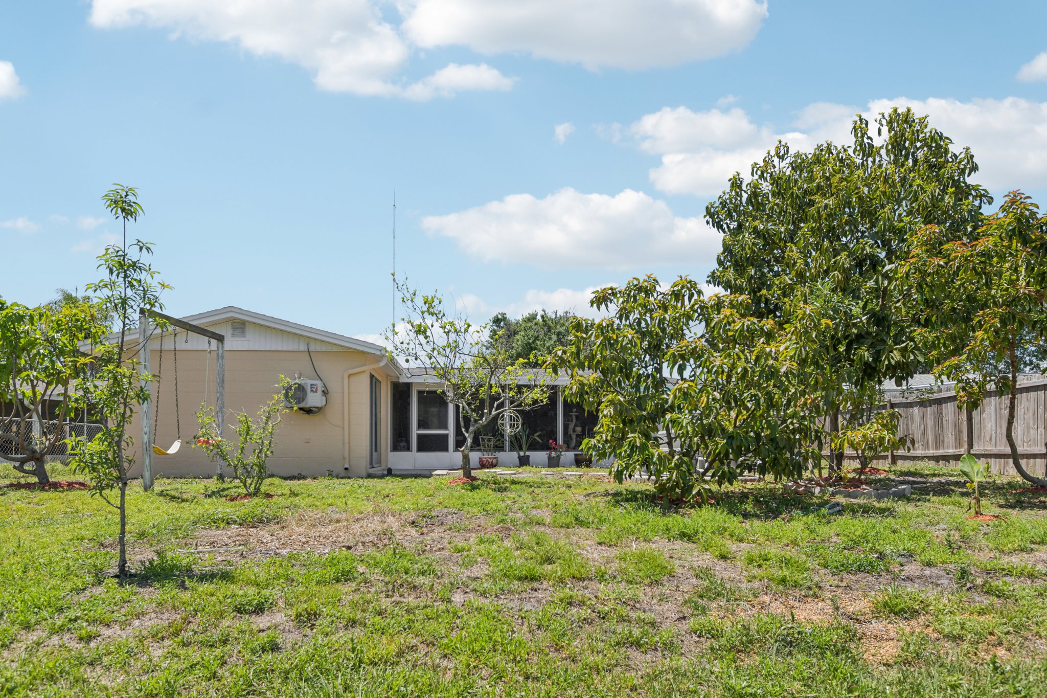 Springdale Dr-S1604-038.jpg